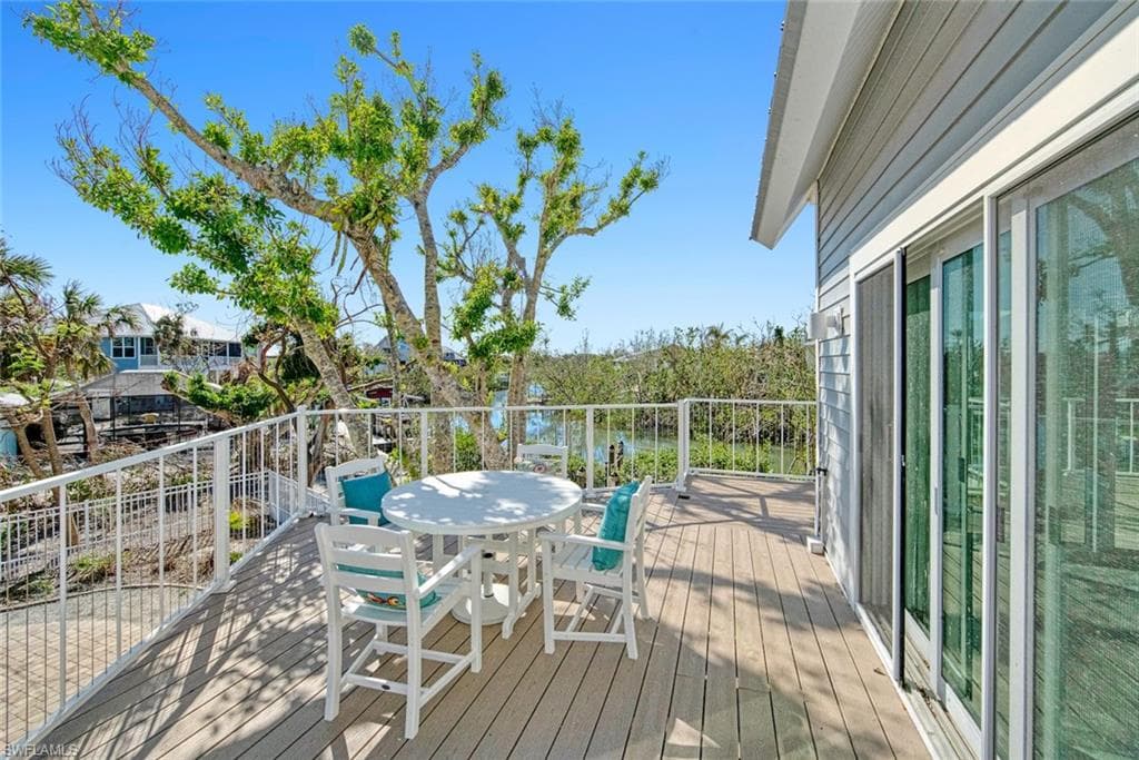2499 Harbour LN-26