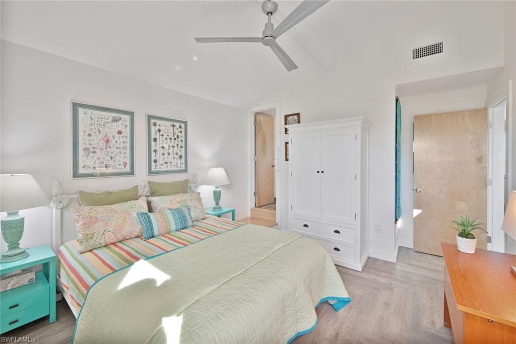 2499 Harbour LN-18