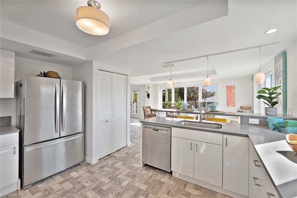2499 Harbour LN-11
