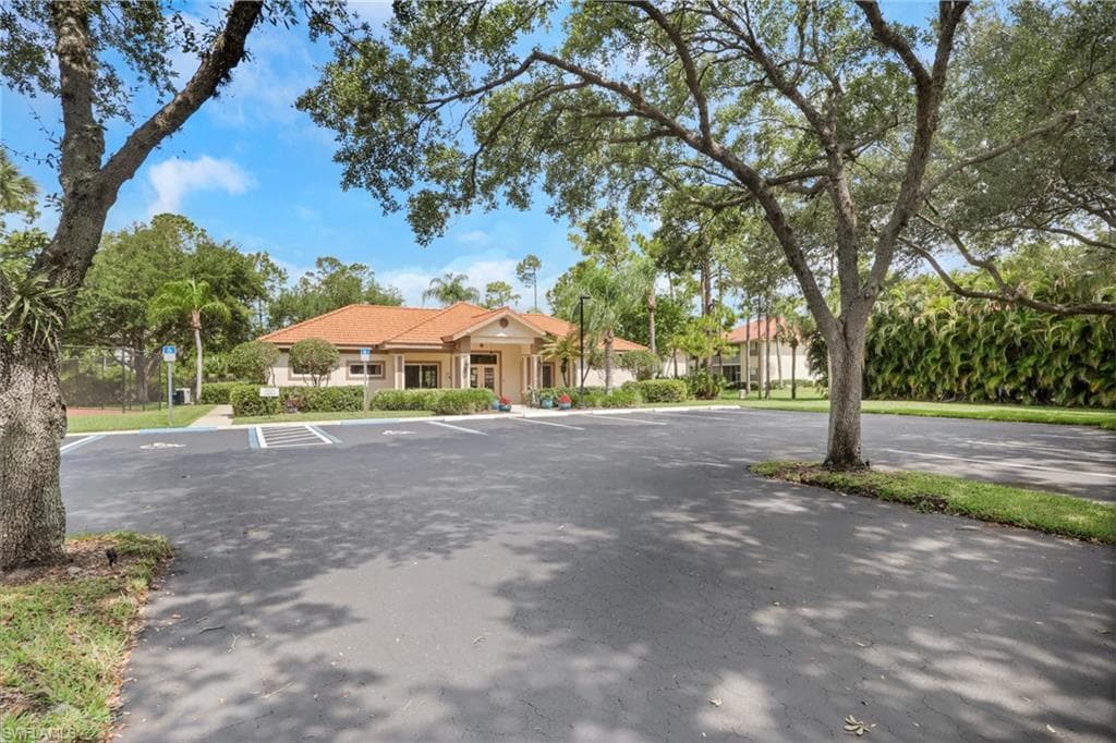 320 Robin Hood CIR 101-26