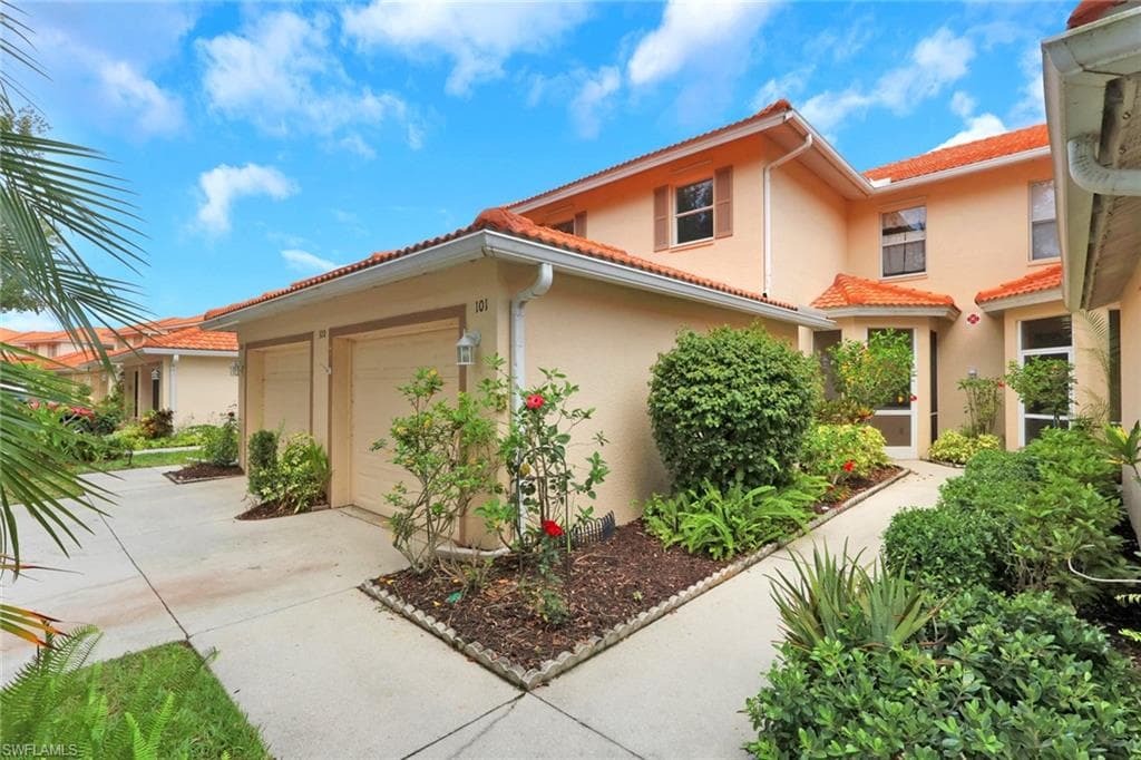 320 Robin Hood CIR 101-24