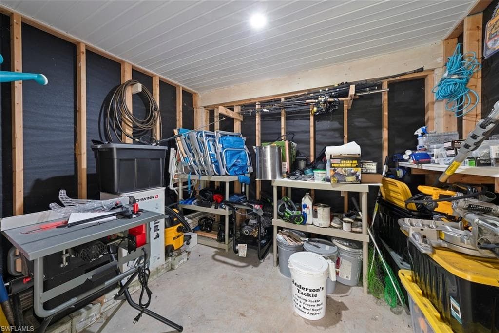 207 Daniel DR-39