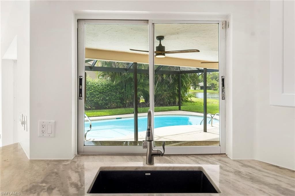 10340 Regent CIR-14