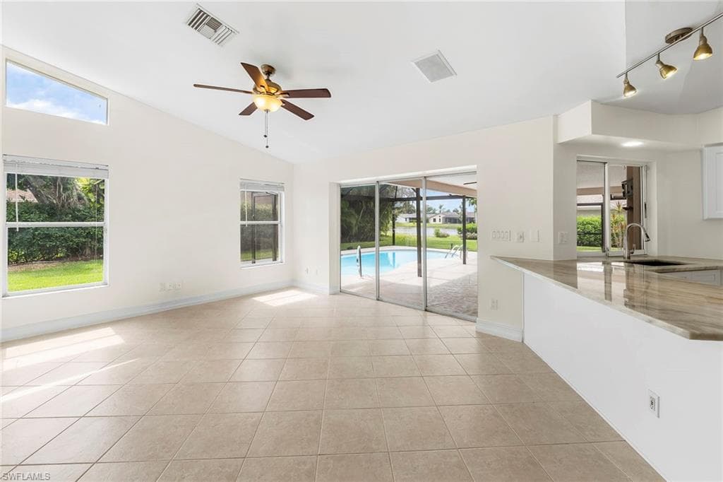 10340 Regent CIR-15