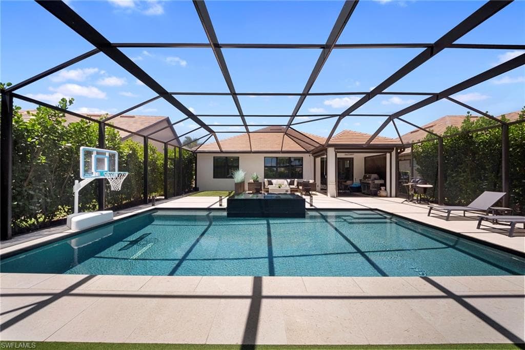 7052 Live Oak DR-43