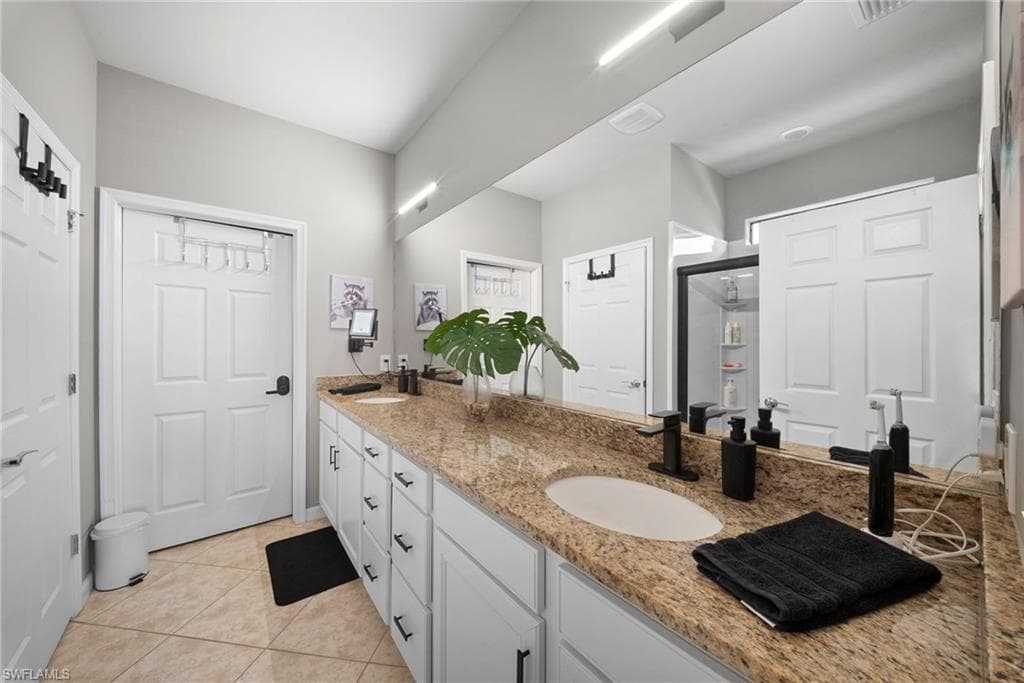 7052 Live Oak DR-26