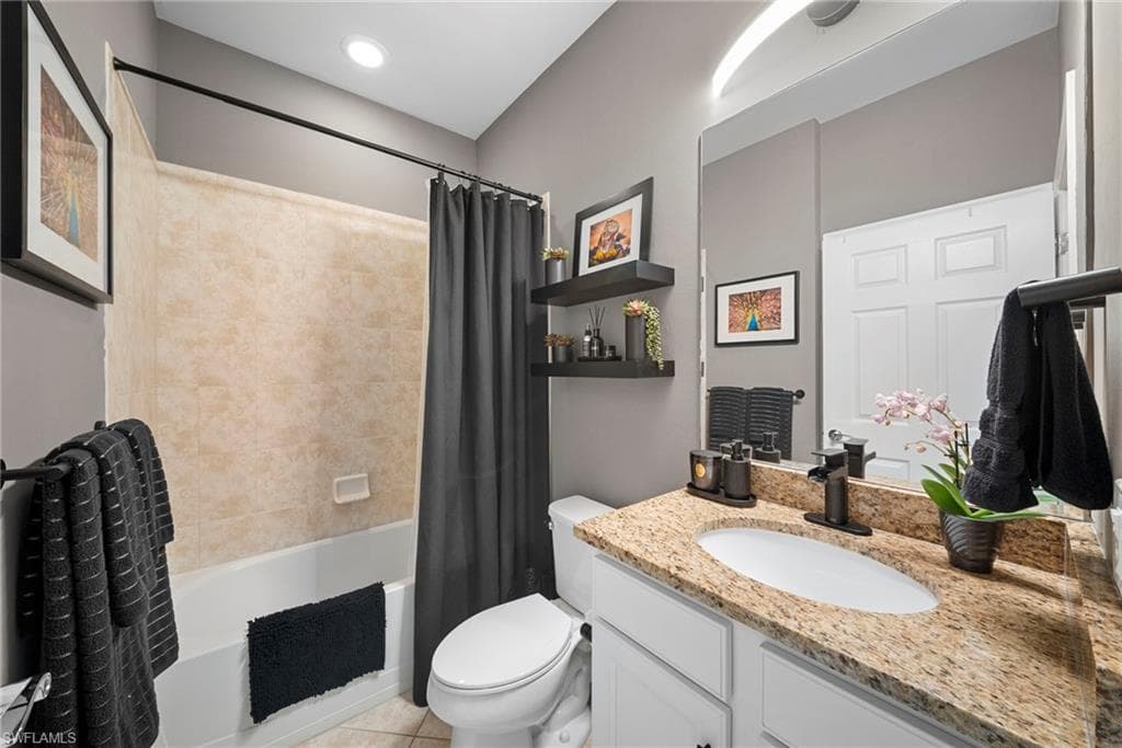 7052 Live Oak DR-22