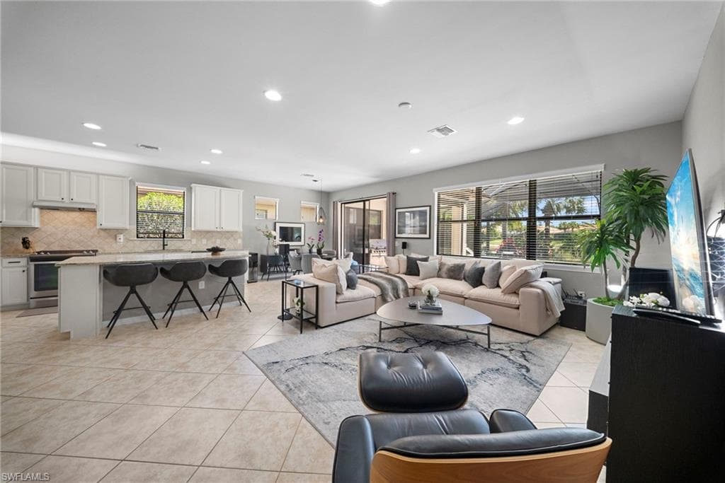 7052 Live Oak DR-20