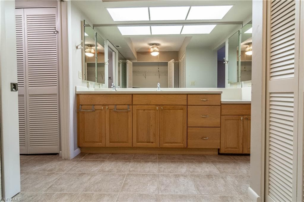 2069 W Lakeview BLVD E1-20