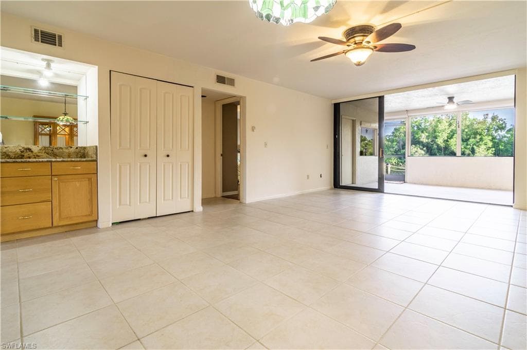 2069 W Lakeview BLVD E1-15