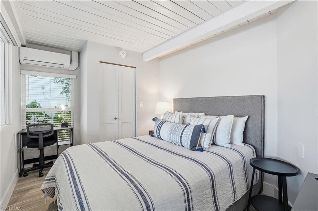 239 Curlew ST-22