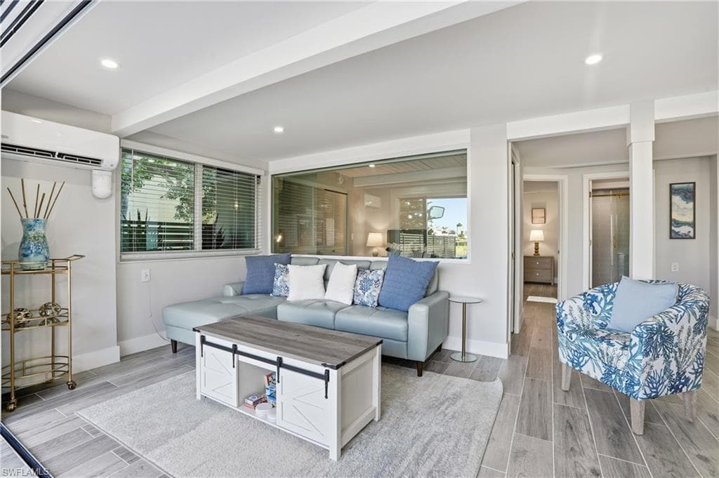 239 Curlew ST-10