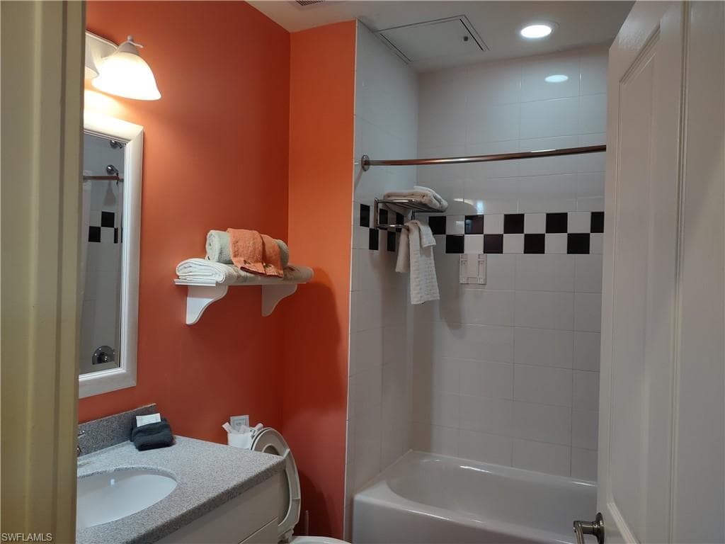 450 Old San Carlos BLVD SW 309-22