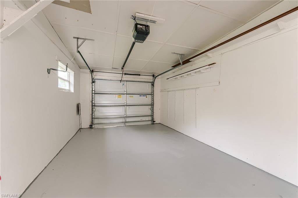 1443 Ricardo AVE-36