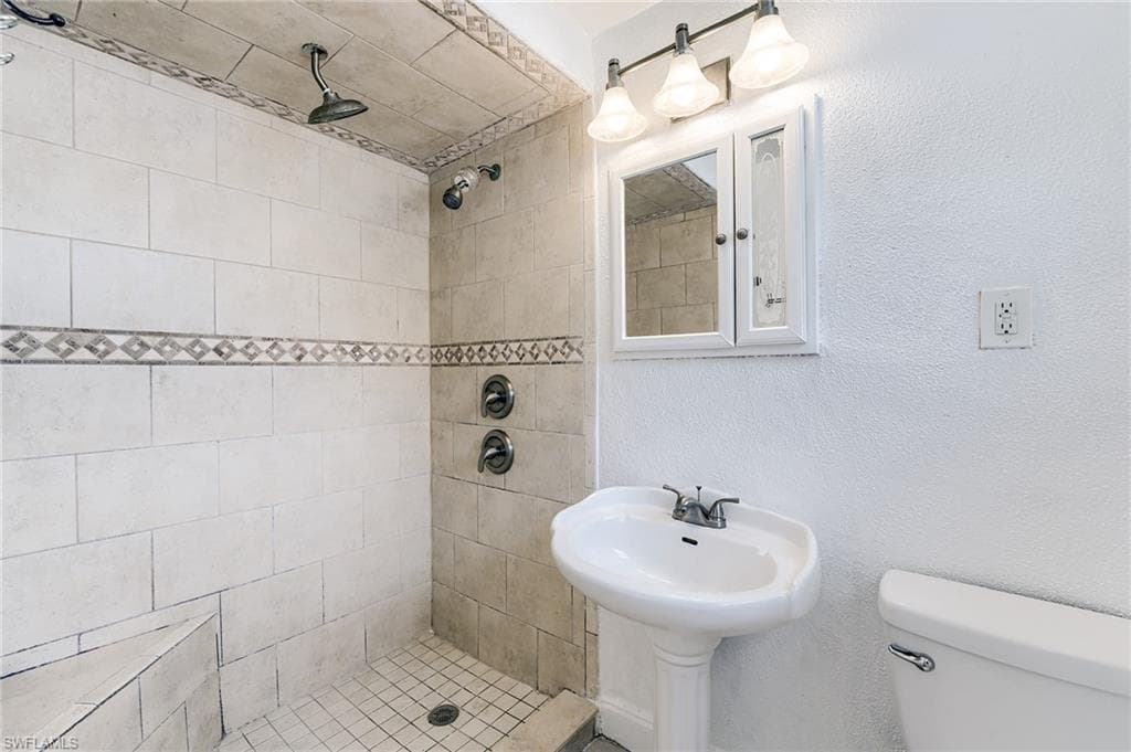 1443 Ricardo AVE-30