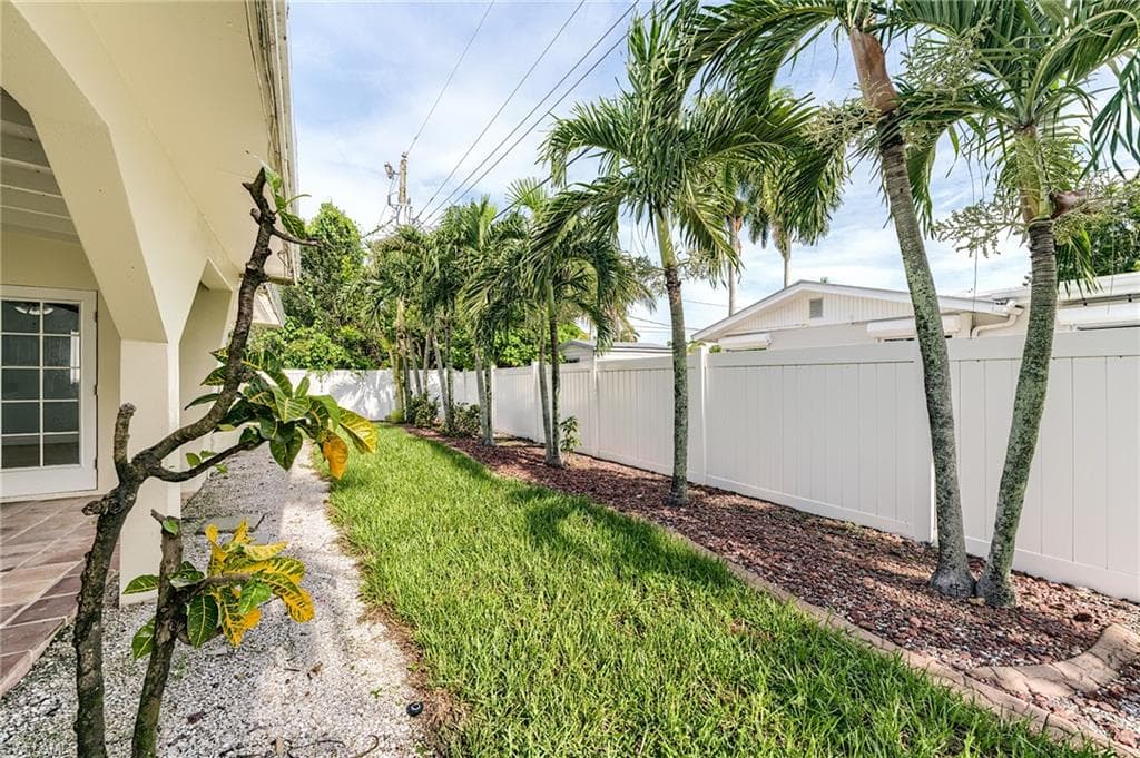 1443 Ricardo AVE-38