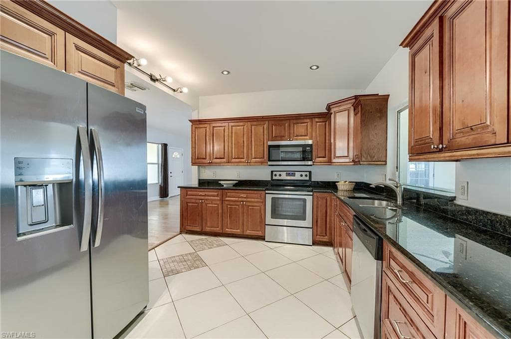 1443 Ricardo AVE-10