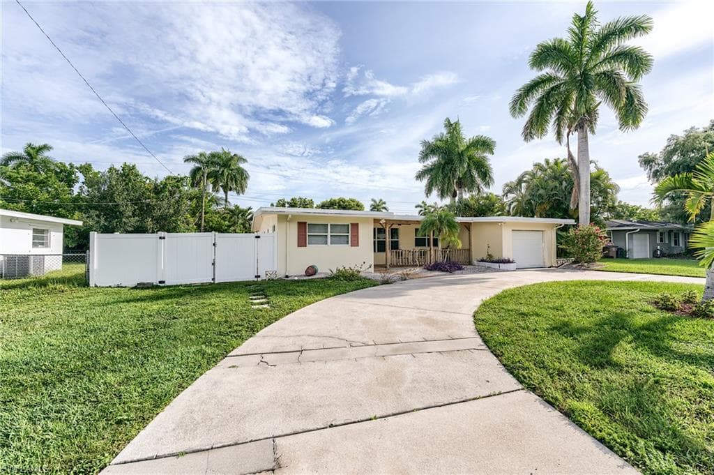 1443 Ricardo AVE-39