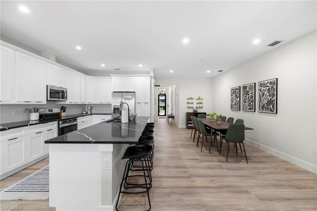 3032 Woodside AVE-13