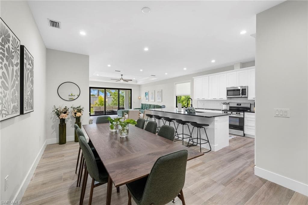 3032 Woodside AVE-24