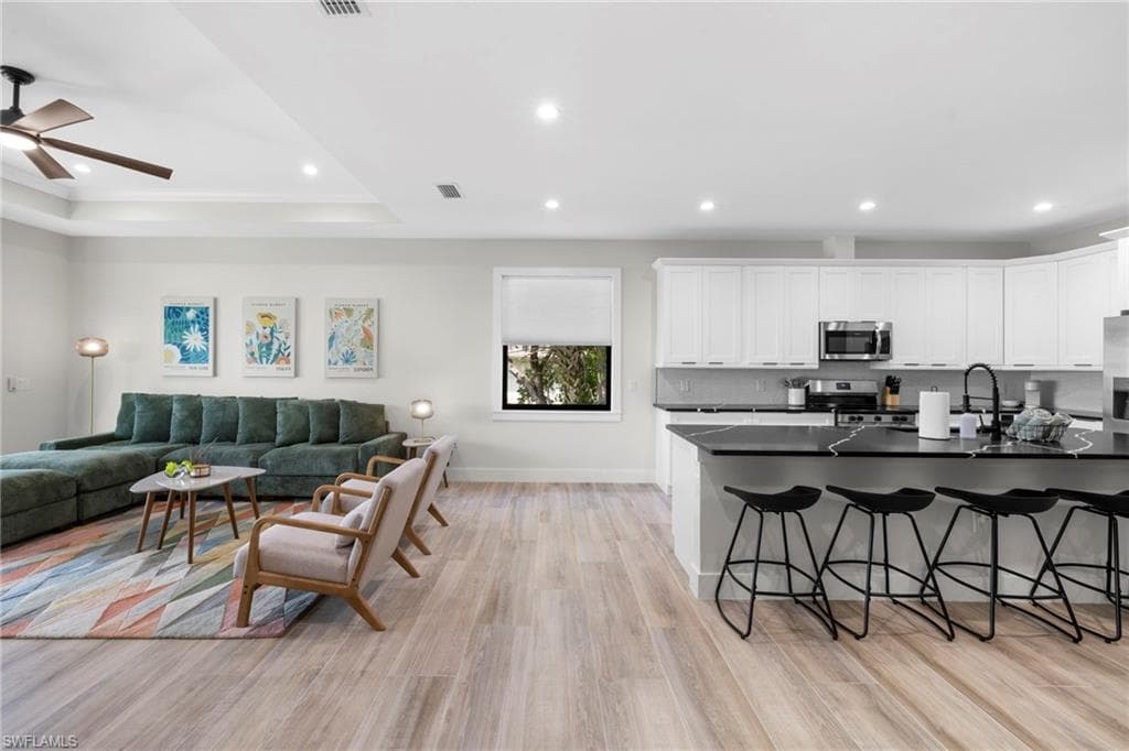 3032 Woodside AVE-8