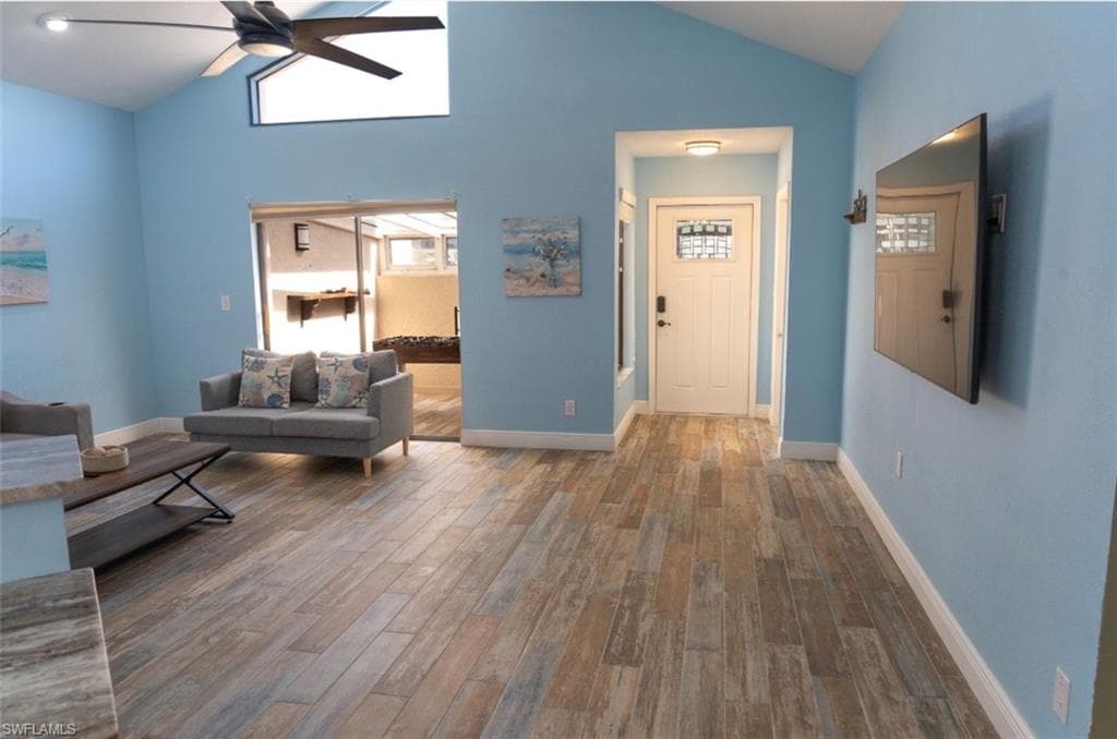323 Washington CT-13