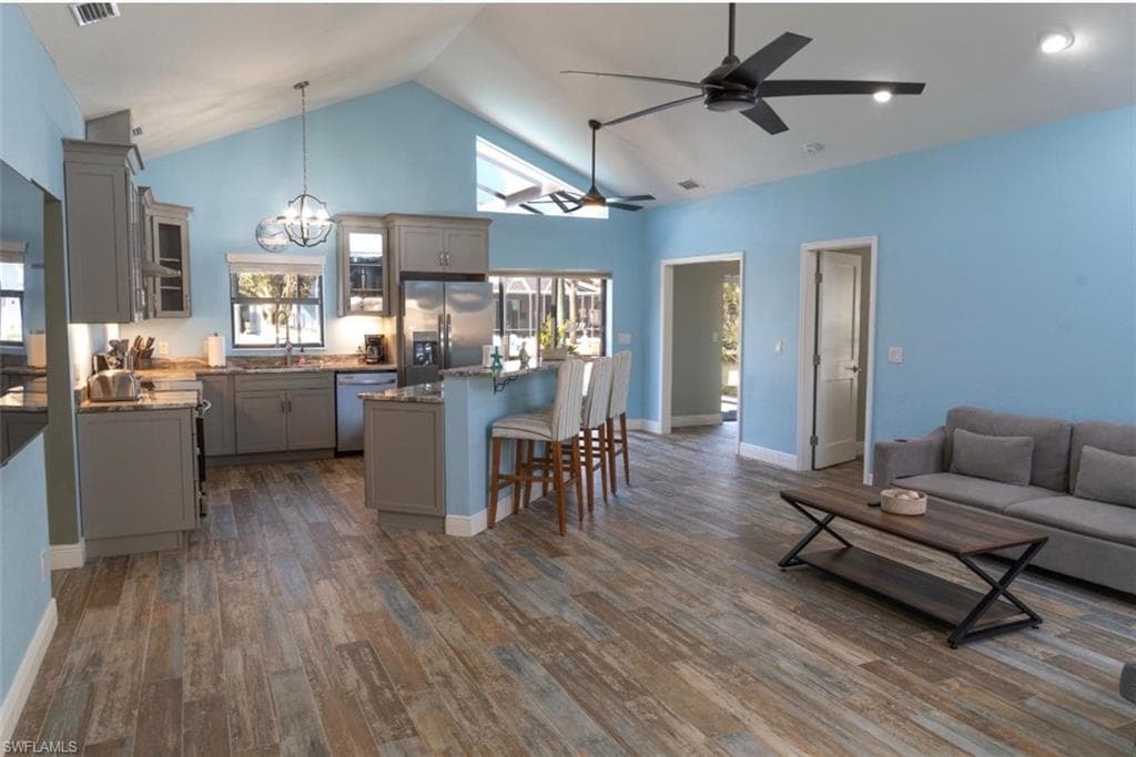 323 Washington CT-12