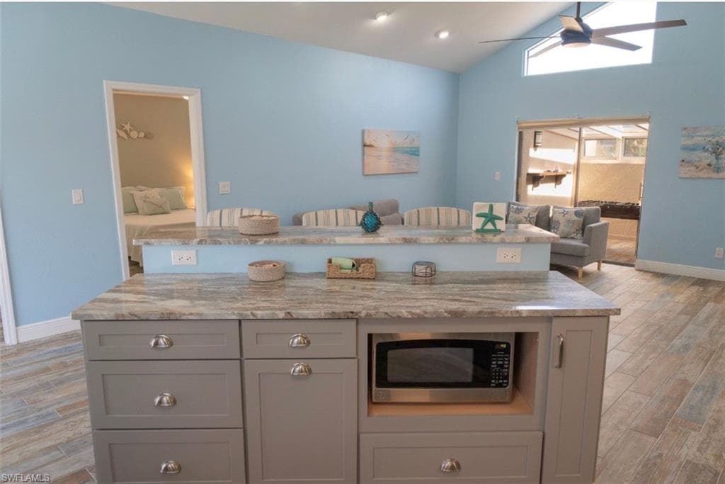 323 Washington CT-39