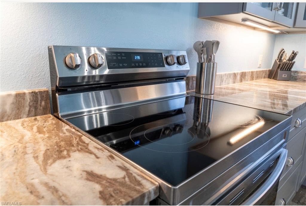 323 Washington CT-25