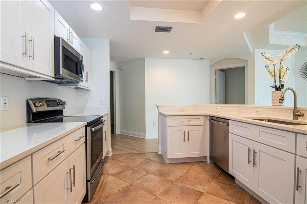 2743 1st ST 406-13