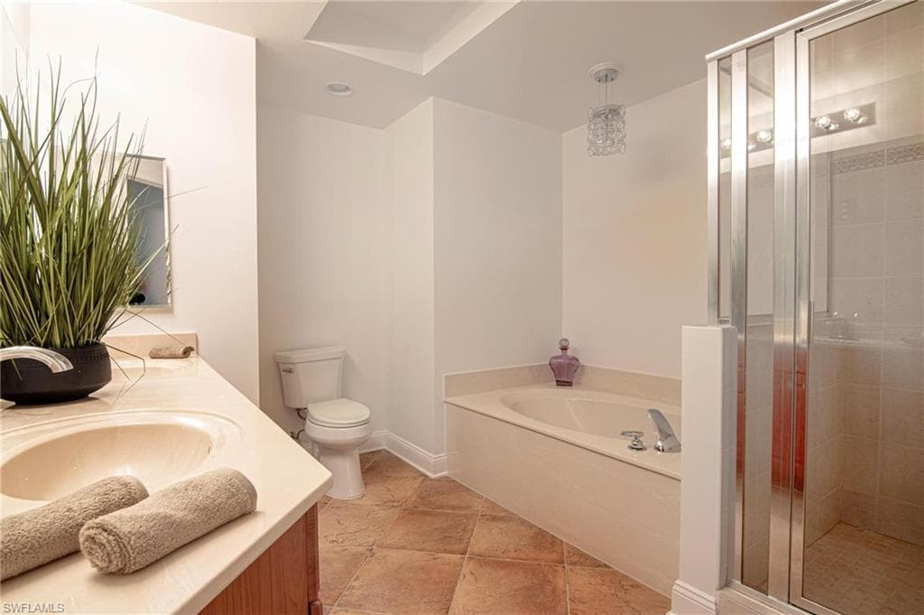 2743 1st ST 406-43