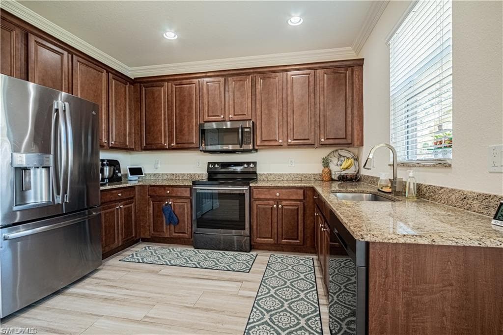 11031 Yellow Poplar DR-9