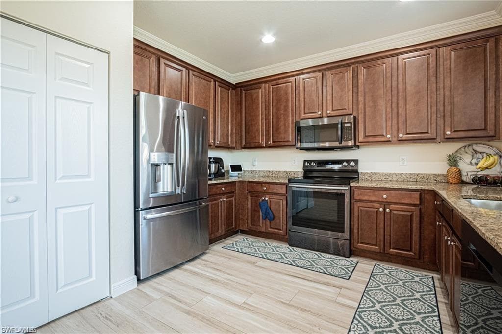 11031 Yellow Poplar DR-8