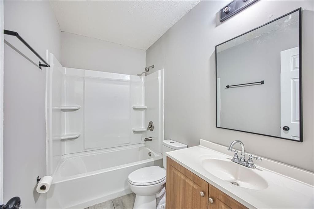 226 Fairweather LN-41