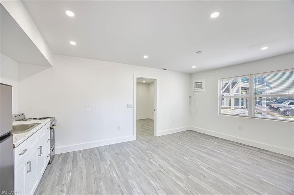 226 Fairweather LN-18