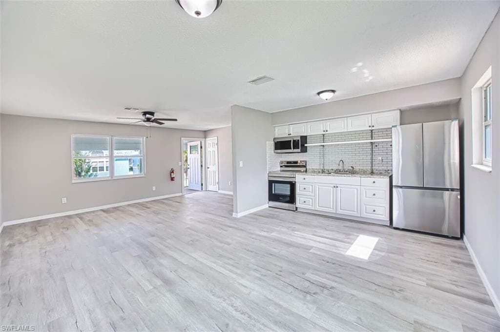 226 Fairweather LN-31