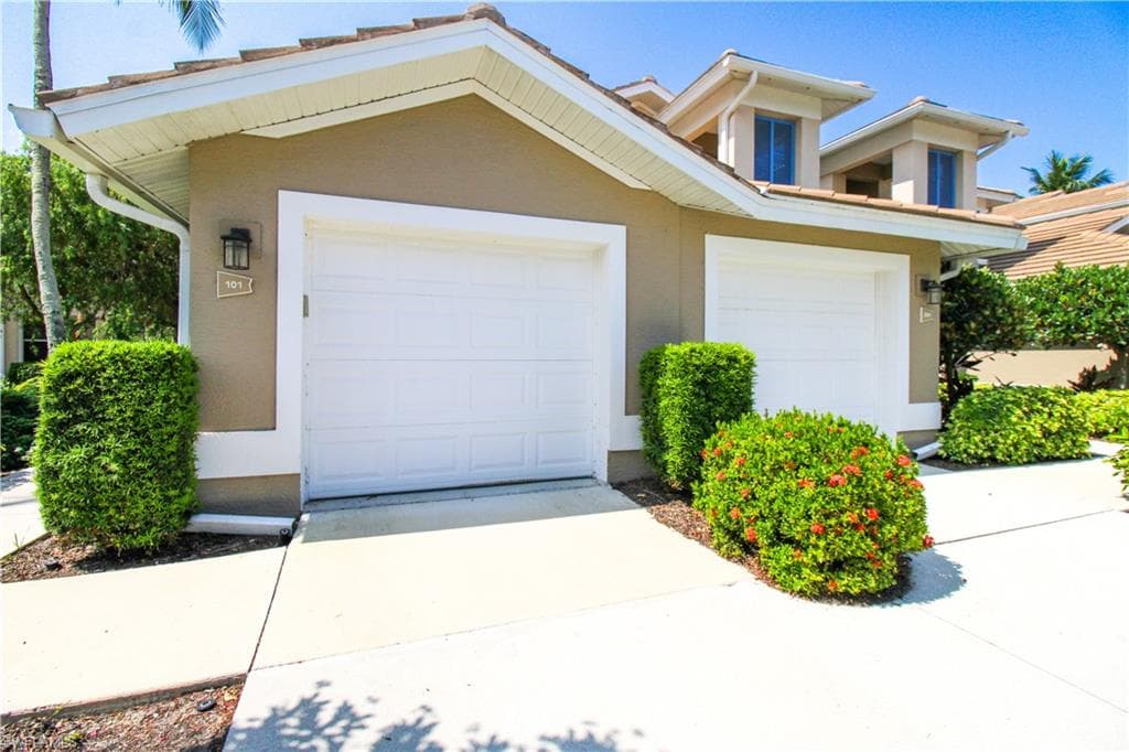 817 Carrick Bend CIR 101-6