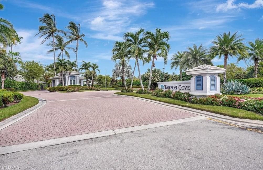 817 Carrick Bend CIR 101-3