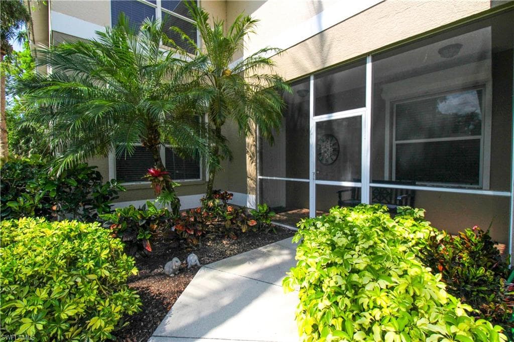 817 Carrick Bend CIR 101-8
