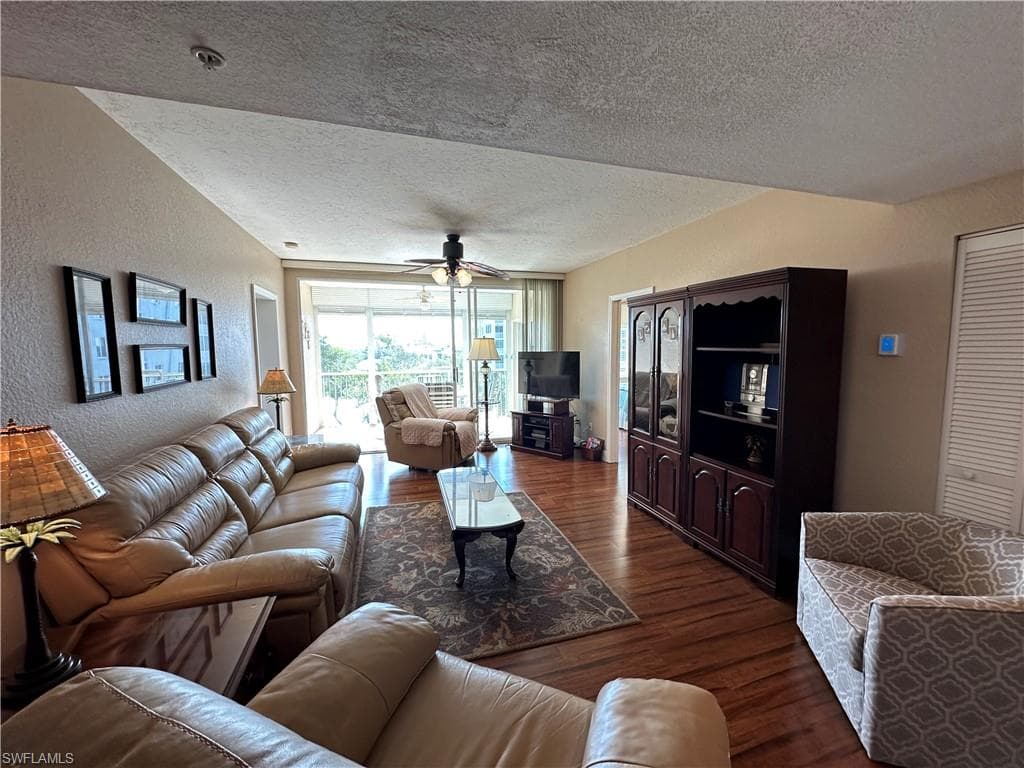 22748 Island Pines WAY 302-4