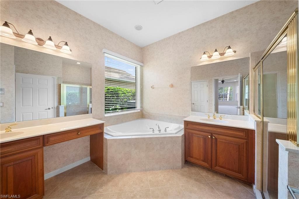 7914 Founders CIR-16