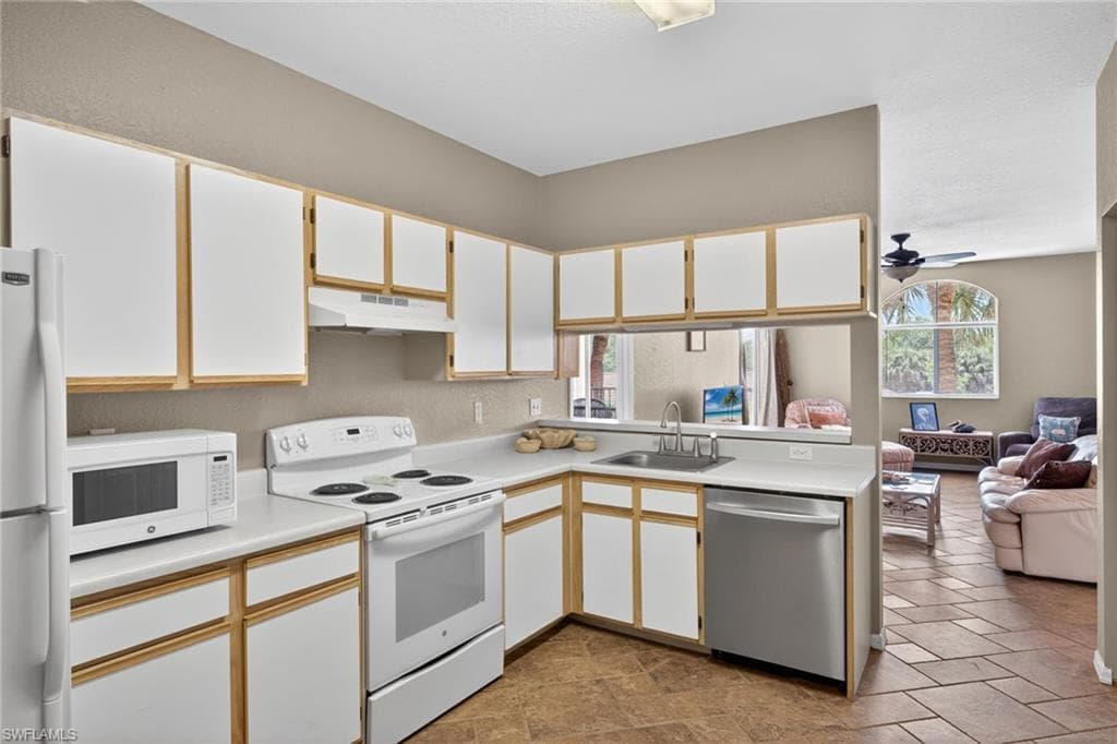 6361 Aragon WAY 202-10