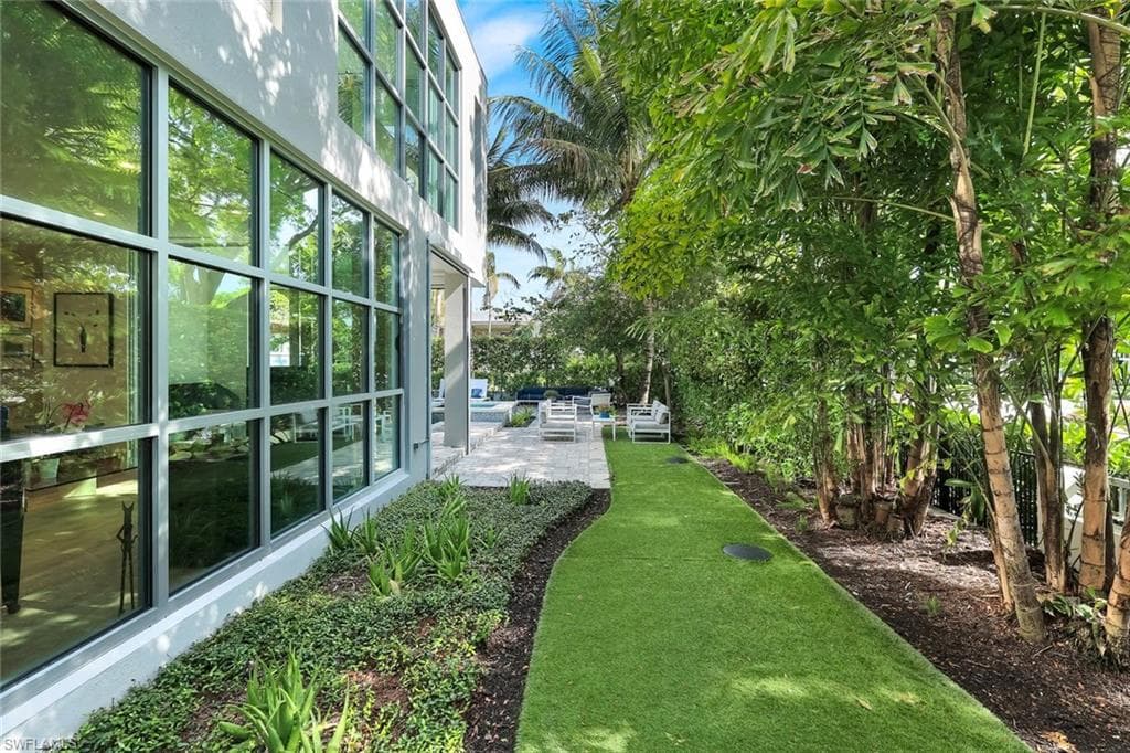 335 Banyan BLVD 4-23
