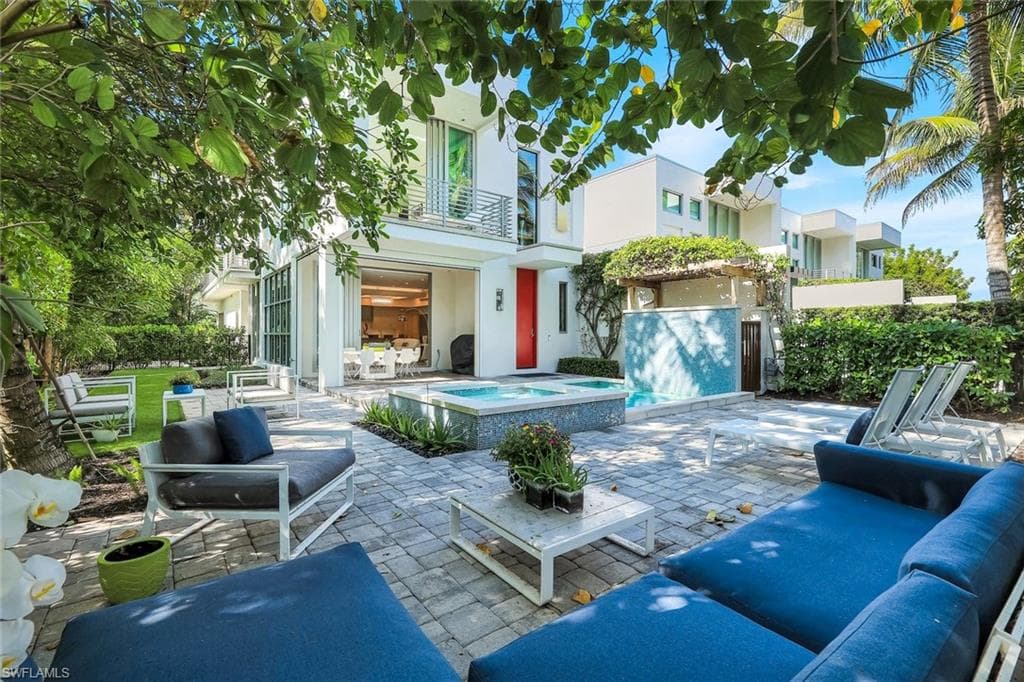 335 Banyan BLVD 4-2