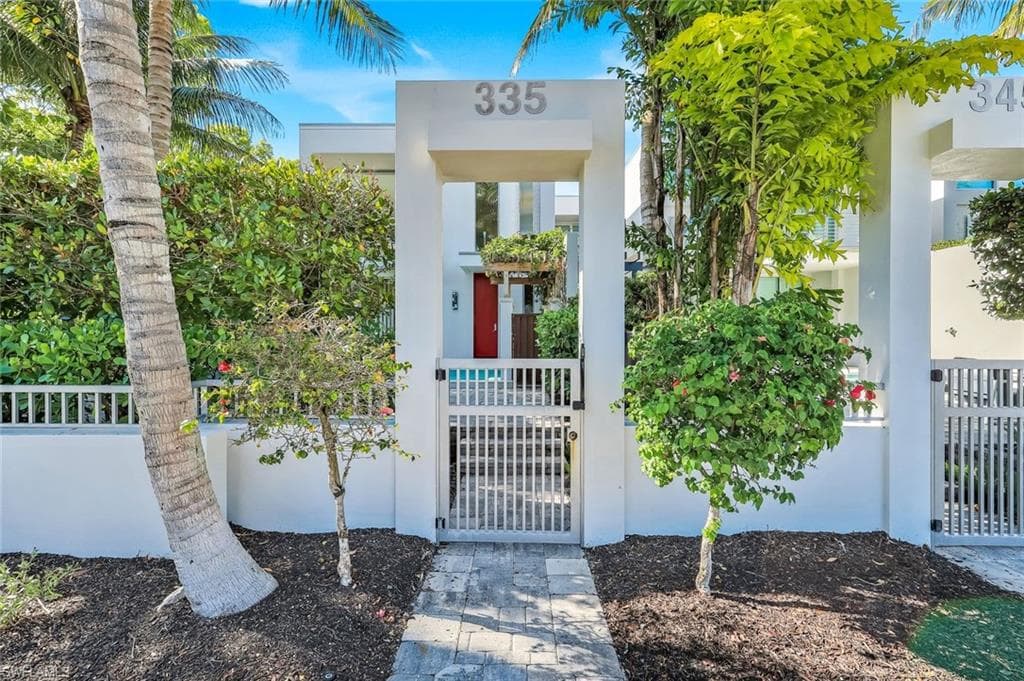 335 Banyan BLVD 4-6