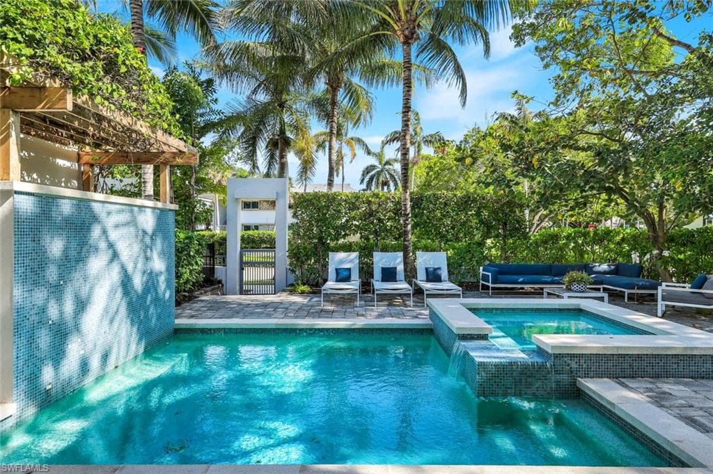 335 Banyan BLVD 4-43