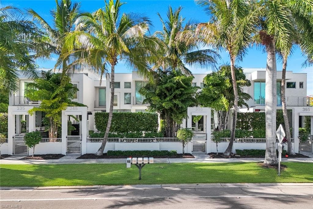 335 Banyan BLVD 4-7
