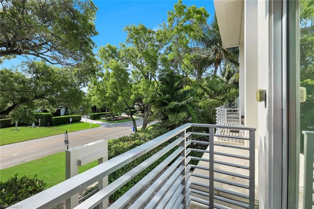 335 Banyan BLVD 4-36