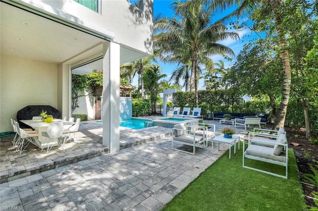 335 Banyan BLVD 4-24