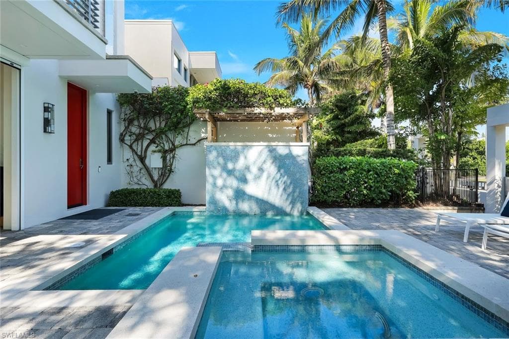 335 Banyan BLVD 4-41
